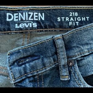 Jeans. Denizen Levi. New. Never worn. 30x32